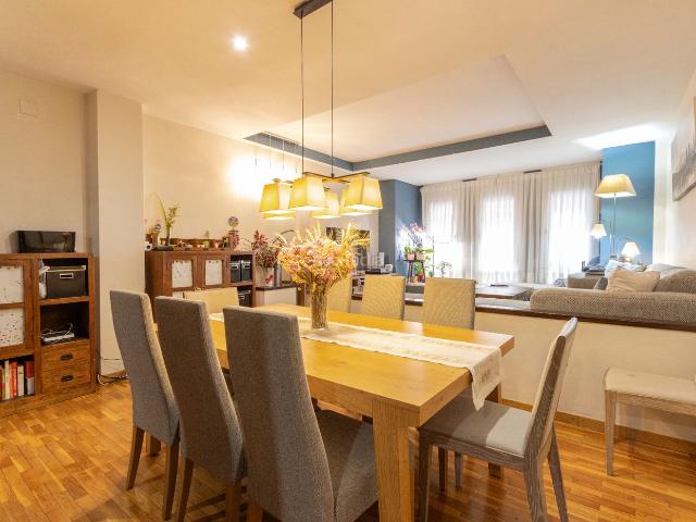 Dúplex en venta en Barcelona, Sant Gervasi Galvany. MAGNÍFICA VIVIENDA DÚPLEX de 203m2 CONSTRUIDOS CON AMPLIOS ESPACIOS EN SANT GERVASI. Dúplex.