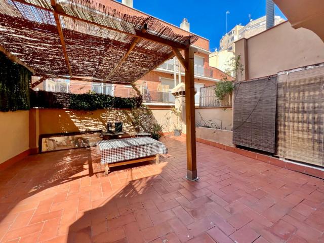 Dúplex en venta en Barcelona, Sants. ESPECTACULAR DÚPLEX CON TERRAZA EN EL CORAZÓN DE SANTS. Dúplex.