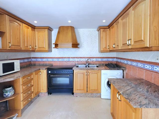 Dúplex en venta en Benalmádena, Puerto Marina. Apart duplex junto a Puerto Marina y la playa. Dúplex.
