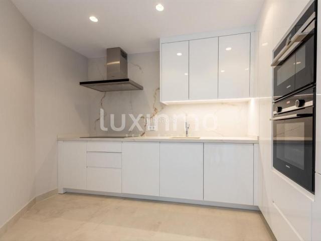 Dúplex en venta en Benidorm, Playa Poniente. Impresionante dúplex en primera línea en Playa de Poniente, Benidorm. Dúplex.