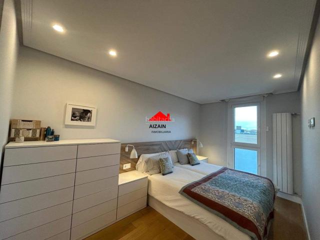 Dúplex en venta en Bilbao, San Pedro de Deusto La Ribera. Maravilloso dúplex para entrar a vivir. Dúplex.