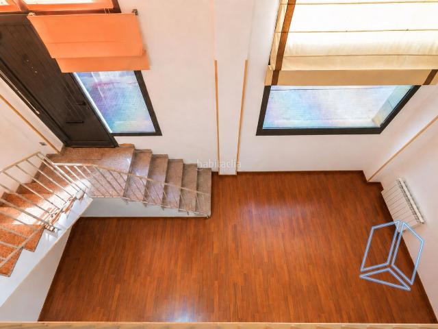 Dúplex en venta en Gavà, Centre Estació. Contáctame por WhatsAppAzul Dúplex.