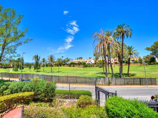 Dúplex en Venta en Guadalmina Alta
