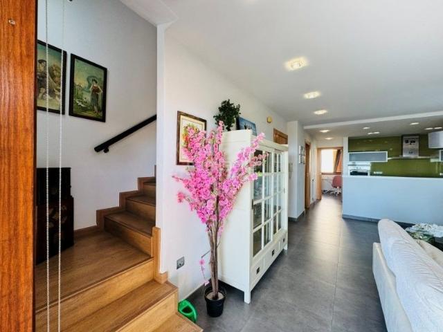 Dúplex en venta en Guardamar del Segura, El Moncayo El Pòrtic. ESPECTACULAR BUNGALOW DÚPLEX CON VISTAS PANORÁMICAS AL MAR EN PORTICO MAR, GUARDAMAR DEL SEGURA, ALICANTE, COSTA BLANCA. Dúplex.