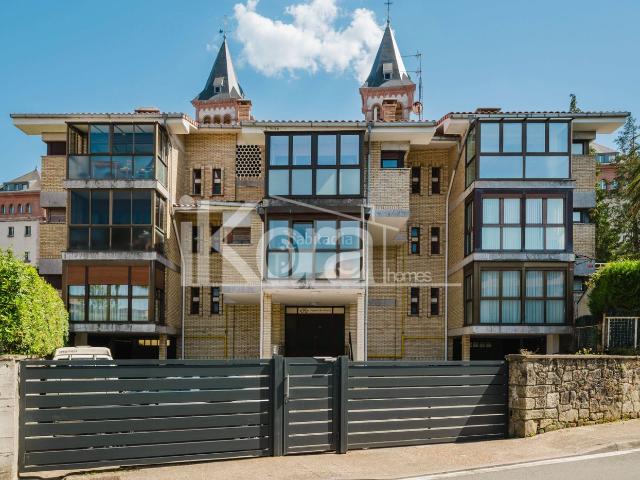 Dúplex en venta en Donostia San Sebastián, Antiguo. Piso Duplex de 3 habitaciones, diseño con vistas en recinto privado. Dúplex Donostia San.
