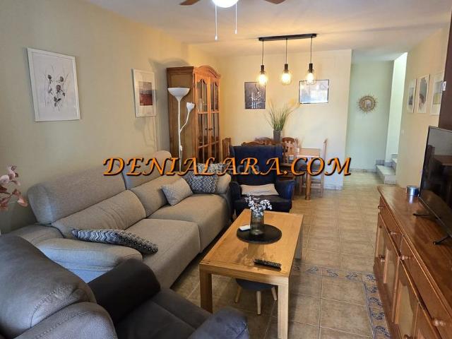 Dúplex en venta en Dénia, Les Bassetes El Marjal. Dúplex con 3 terrazas, piscina y pádel a solo unos pasos de la playa de Dénia. Dúplex.