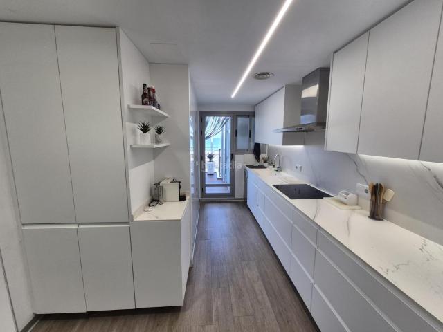 Dúplex en venta en Dénia, Les Bassetes El Marjal. ltpgtltstronggtImpresionante aacutetico frente al mar en una exclusiva comunidad de lujoltstronggt ltpgtltpgtSi suentildeas con vi. Dúplex.