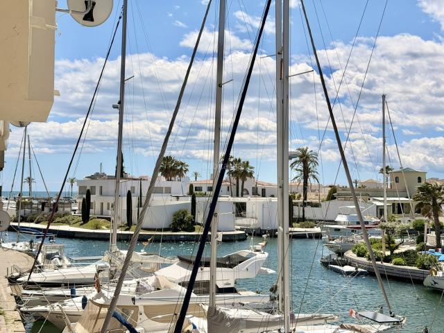 Dúplex en venta en Empuriabrava, Salins Cavall de Mar Costa Brava. DUPLEX CON LICENCIA TURÍSTICA Y VISTAS EN EMPURIABRAVA. Dúplex.