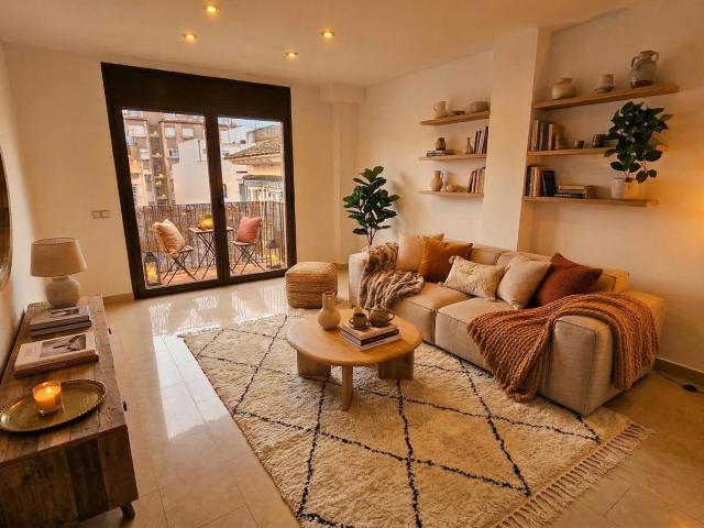 DÚPLEX EN VENTA EN EL CENTRO DE CALELLA. ¡ 2 PISOS AL PRECIO DE 1 !