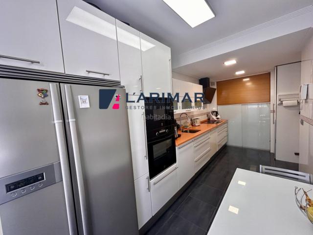 Dúplex en venta en Errenteria, Centro. ESPECTACULAR DÚPLEX CON TERRAZA, GARAJE Y TRASTERO EN PLENO CENTRO DE ERRENTERIA. Dúplex.