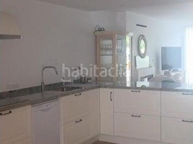 Dúplex en venta en Estepona, Puerto de Estepona. SE VENDE CASA DUPLEX EN ESTEPONA EN URBANIZACION SIERRA BERMEJA CON LICENCIA TURISTICA. Dúplex.