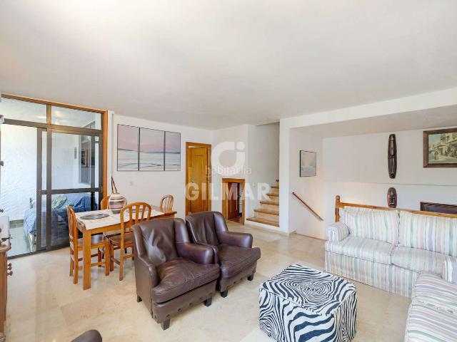 Dúplex en venta en Estepona, Puerto de Estepona. Presentamos una fantástica oportunidad de inversión en la codiciada zona de Seguers, en Estepona. Este magnífico dúplex ubicado fr. Dúplex.