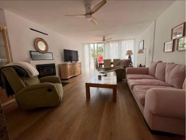 Dúplex en venta en Estepona, Puerto de Estepona. SE VENDE CASA DUPLEX EN ESTEPONA EN URBANIZACION SIERRA BERMEJA CON LICENCIA TURISTICA. Dúplex.