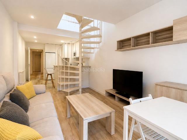 Dúplex en venta en Figueres, Centre. DUPLEX REFORMADO CON PARKING Y DOS TERRAZAS EN PLENO CENTRO DE FIGUERES. Dúplex.