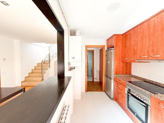 Dúplex en venta en Figueres, Creu de la Mà. Precioso dúplex en venda en el centro de Figueres. Dúplex.