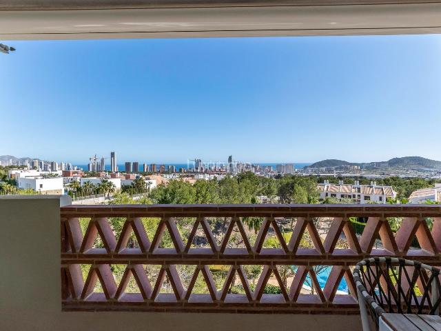 Dúplex en venta en Finestrat, Golf Bahía. Dúplex mediterráneo con vistas al mar en Sierra Cortina. Dúplex.