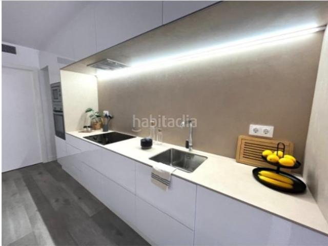 Dúplex en venta en Hospitalet de Llobregat L´, Centre. EXCLUSIVO DÚPLEX DE DISEÑO CON ENTRADA INDEPENDIENTE EN EL CENTRO DE L'HOSPITALET · DOBLE ALTURA, TERRAZA Y AEROTERMIA. Dúplex Hospitalet de.
