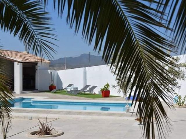 Dúplex en venta en Jumilla. Impresionante Casa Adosada en pequeño pueblo con Gran Bodega y Piscina. Dúplex.
