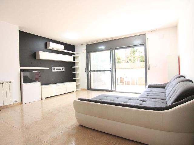 Dúplex en venta en Olesa de Montserrat. Dúplex invertido con terraza a pie de salón en la zona del lago de Olesa de Montserrat. Dúplex Olesa de.