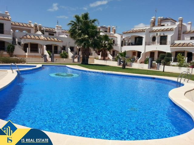 Dúplex en venta en Orihuela, Los Almendros. Apartamento dúplex con piscina comunitaria, en la provincia de Alicante, en la ciudad de Orihuela Costa. 2 habitaciones 87 m². Dúplex.