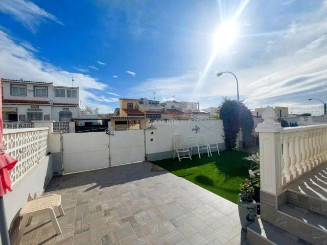Dúplex en venta en Orihuela, La Florida. Bungalow con apartamento independiente. Dúplex.