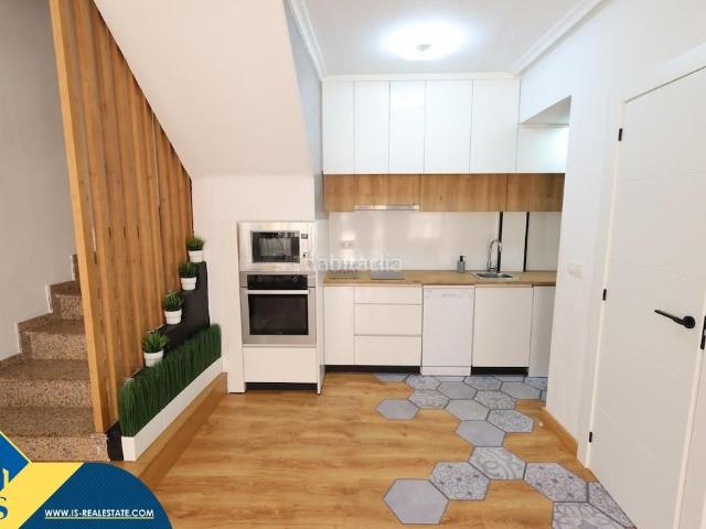 Dúplex en venta en Orihuela, La Zenia. Apartamento dúplex con piscina comunitaria, en la provincia de Alicante, en Orihuela Costa. 3 habitaciones 86 m² A 700 metros. Dúplex.