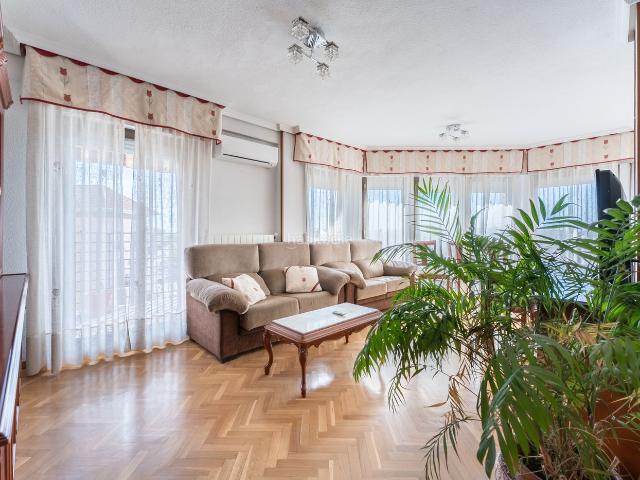 Dúplex en venta en Leganés, V Centenario. ESTUPENDO DUPLEX MUY LUMINOSO. Dúplex.
