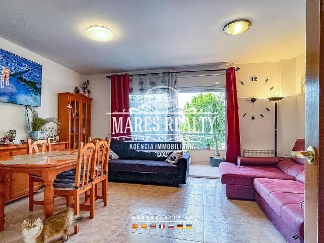 Dúplex en venta en Lloret de Mar, Fenals Costa Brava. Se vende elegante dúplex de dos dormitorios con licencia turistica. Dúplex Lloret de.