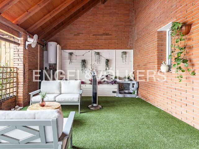 Dúplex en venta en Montcada i Reixac, de 230 m² 3 habitaciones por 470.000