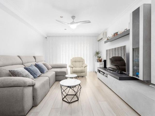 Dúplex en venta en calle De Josep Castellà, Mataró, de 91 m² 3 habitaciones por 368.500