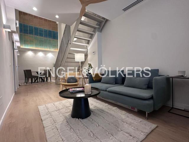 Dúplex en venta en Madrid, Ciudad Jardín. Dúplex reformado a estrenar con diseño contemporáneo y gran luminosidad. Dúplex.