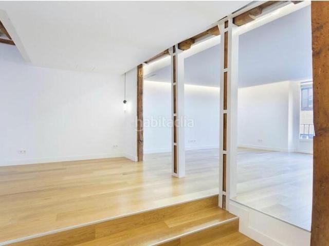 Dúplex en venta en Madrid, Cortes Huertas. GLOBALPISO PAU de Carabanchel comercializa exclusiva vivienda situada en Plaza del Ángel, en el emblemático barrio de Cortes, en p. Dúplex.