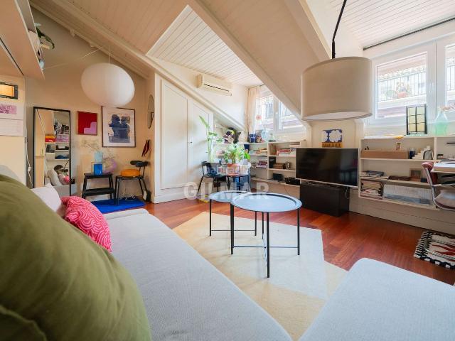 Dúplex en venta en Madrid, Embajadores Lavapiés. Descubre un exclusivo y luminoso ÁticoDúplex de 63 m situado en el emblemático barrio de Cortes, en pleno corazón de Madrid. Este. Dúplex.
