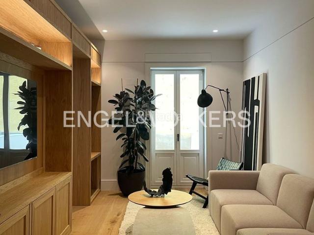 Dúplex en venta en Madrid, Lista. Elegancia y confort en un edificio de obra nueva con amenities. Dúplex.