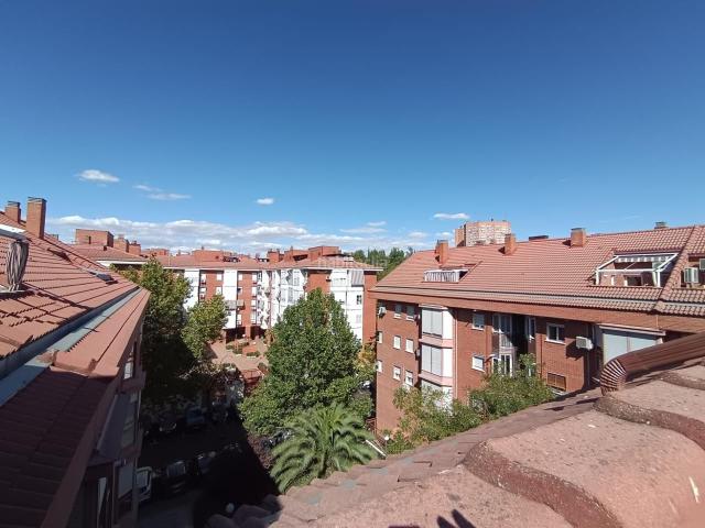 Dúplex en venta en Madrid, Palomeras Bajas. Dúplex.