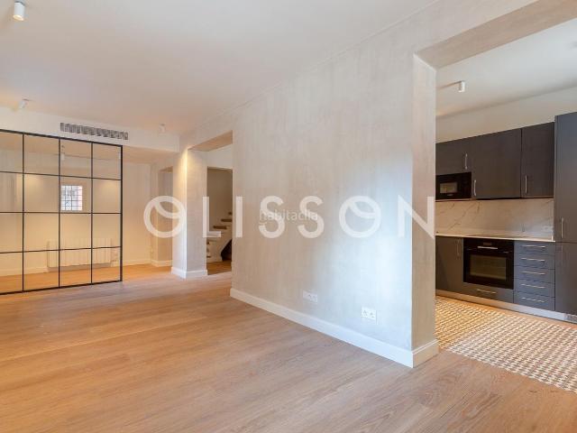 Dúplex en venta en Madrid, Ciudad Jardín. Una vivienda singular con gran espacio exterior en pleno Madrid. Dúplex.