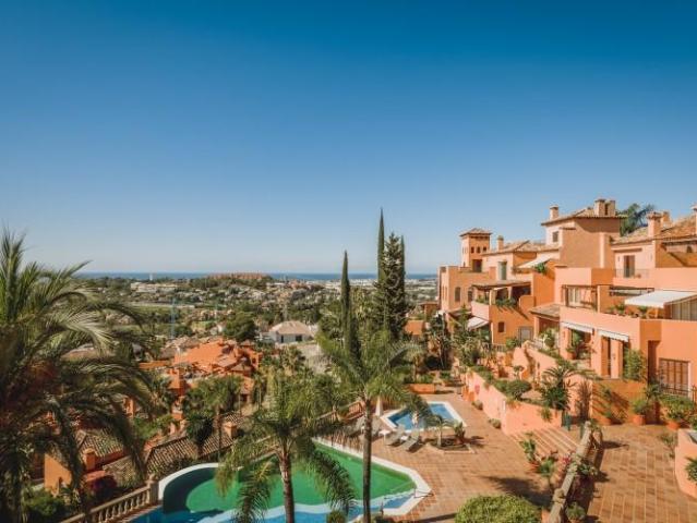 Duplex en venta en Marbella, Nueva Andalucia Les Belvederes