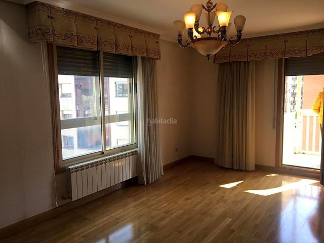 Dúplex en venta en Medina de Pomar. Duplex como nuevo luminoso y en el centro de Medina de Pomar. Dúplex Medina de.