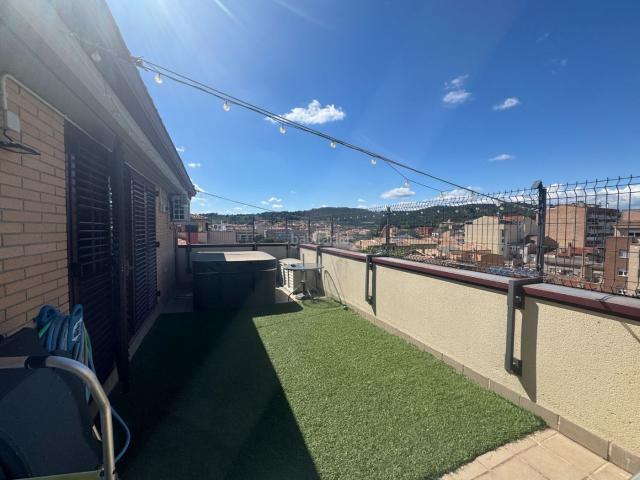 Dúplex en venta en Navàs. Dúplex invertido con terrazas y 2 plazas de parking en el centro de Navàs. Dúplex.
