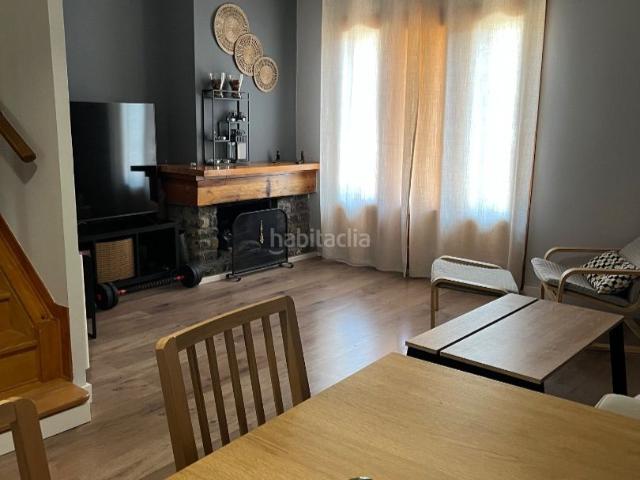 Dúplex en venta en Sort Pirineos. Dúplex en venda de 3 habitacions. Dúplex.