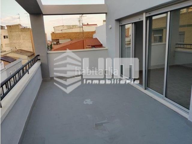 Dúplex en venta en Sagunt, Centro puerto. Ref 29138ATICO SEMINUEVO EN VENTA EN PUERTO DE SAGUNTO, DE 350 m, EN 2ª PLANTA, CON ASCENSOR, 3 HABITACIONES, 3 BAÑOS, COCINA OF. Dúplex.