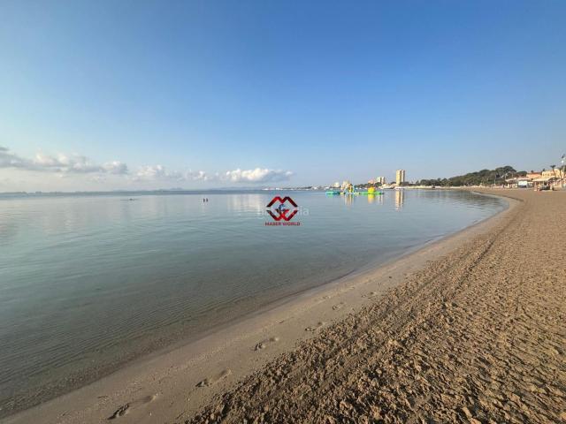 Dúplex en venta en San Javier, Santiago de La Ribera. Se vende amplio dúplex en zona tranquila con porche, patio y trastero cerca de la playa en Santiago de la Ribera. Dúplex San.