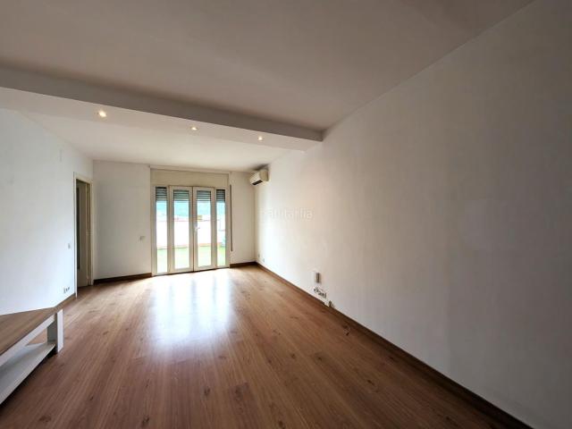 Dúplex en venta en Sant Vicenç dels Horts. Promocat Indus les presenta en exclusiva este fantástico dúplex con solárium en Sant Vicenç dels Horts. Dúplex Sant Vicenç dels.
