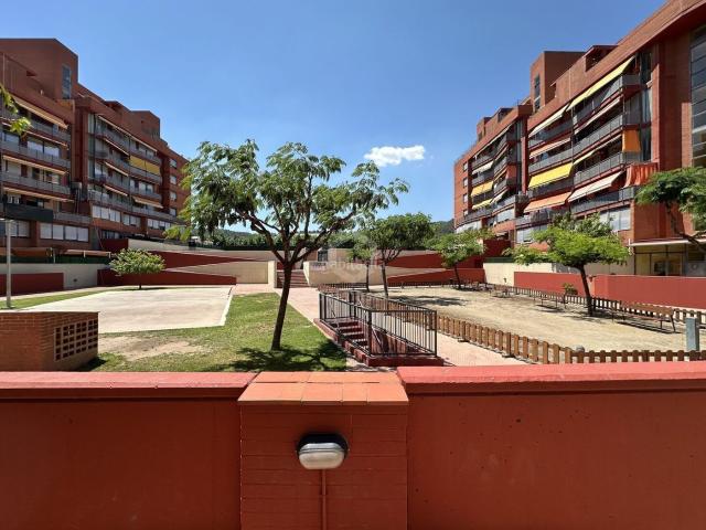 Dúplex en venta en Sant Andreu de la Barca. Dúplex con patio y plaza de parking en Avinguda de la Constitució Sant Andreu de la Barca. Dúplex Sant Andreu de la.