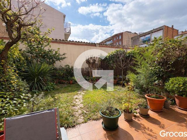 Dúplex en venta en Sant Feliu de Llobregat, Centre Can Nadal. Semicasa familiar con jardín, parking y trastero. Dúplex Sant Feliu de.