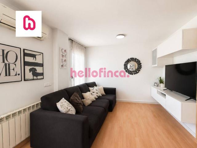 Dúplex en venta en Santa Margarida de Montbui. Luminoso dúplex con terraza y gran amplitud en finca de solo 4 vecinos en Santa Margarida de Montbui. Dúplex Santa Margarida de.