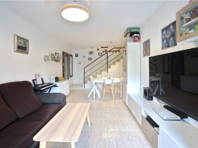 Dúplex en venta en Santa Perpètua de Mogoda. Pequeño gran hogar Con 2 pk y trastero. Dúplex Santa Perpètua de.
