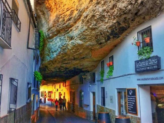 Dúplex en Venta en Setenil de las Bodegas