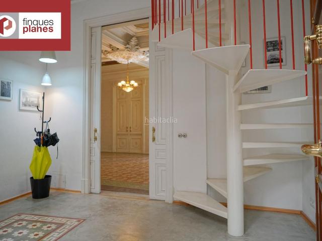 Dúplex en venta en Seu d´Urgell La. Exclusivo dúplex en finca regia con techos artesanados, suelos hidráulicos y espacios diáfanos. Dúplex Seu d´Urgell.