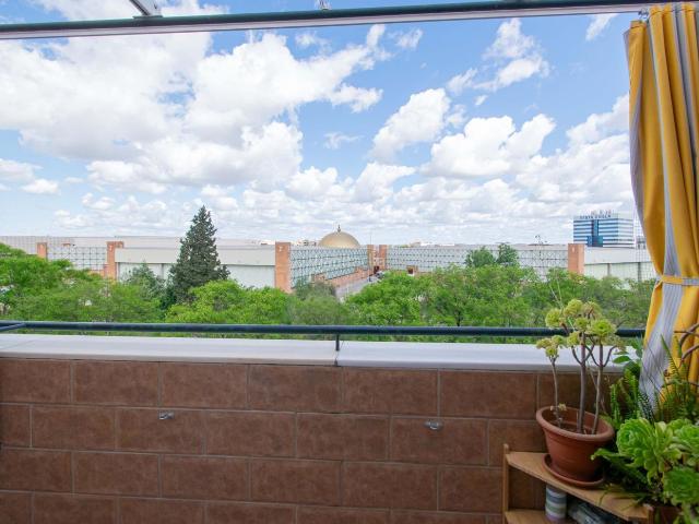Dúplex en venta en Sevilla, Colores Entreparques. Dúplex con terraza al lado de Fibes. Dúplex.